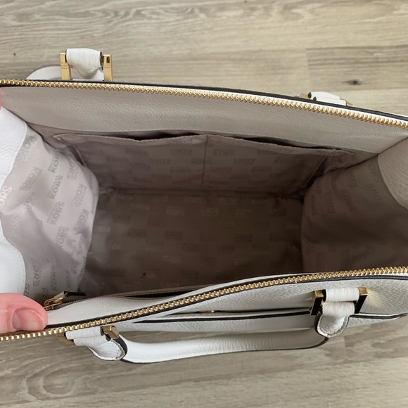 Michael Kors Large Hudson Satchel - Picture 4 of 8